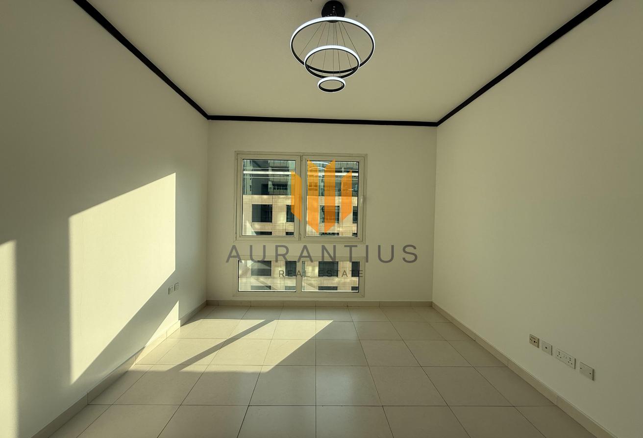 Chiller Free| White Goods| Vacant| Spacious 1BR photo 8