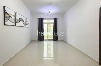 شقة - غرفة نوم - 2 حمامات للايجار في اطلاله ريزيدينس - مجمع دبي ريزيدنس - دبي لاند - دبي