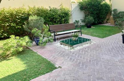 Villa - 4 - 5 for sale in District 8 - Jumeirah Park - Dubai Villa - 4 - 5 for sale in District 8 - Jumeirah Park - Dubai