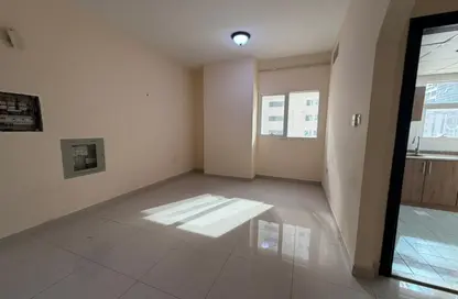 شقة - غرفة نوم - 2 حمامات للايجار في التعاون 1 - أبراج التعاون - الخان - الشارقة