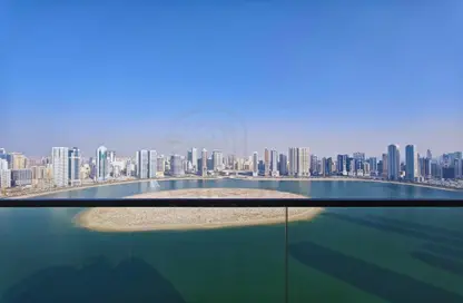 شقة - 3 غرف نوم - 4 حمامات للبيع في الخان - الشارقة