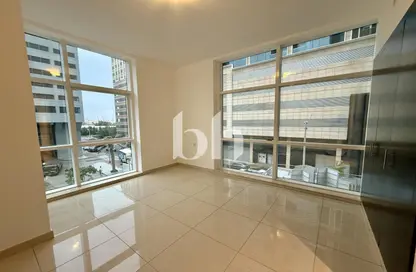 شقة - 2 غرف نوم - 3 حمامات للايجار في برج دوجا - شارع الشيخ زايد - دبي