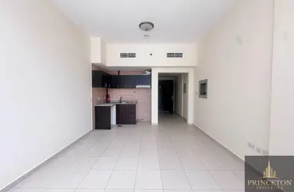 Apartment - Studio - 1 Bathroom for rent in Silicon Gates 4 - Silicon Gates - Dubai Silicon Oasis - Dubai