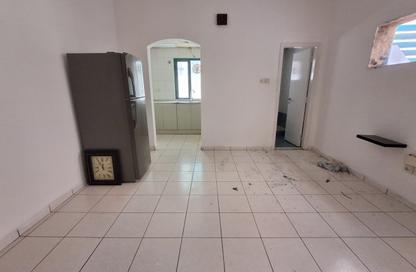 Apartment - Studio - 1 Bathroom for rent in Al Butina 9 Building - Al Butina - Sharjah Apartment - Studio - 1 Bathroom for rent in Al Butina 9 Building - Al Butina - Sharjah