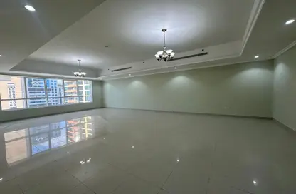 Apartment - 3 Bedrooms - 4 Bathrooms for rent in Al Khan Corniche - Al Khan - Sharjah