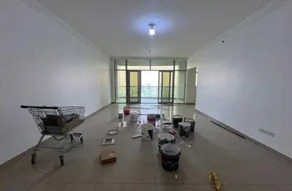 Apartment - 4 Bedrooms - 6 Bathrooms for rent in Ameer Bu Khamseen Tower - Al Majaz 3 - Al Majaz - Sharjah