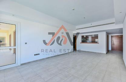 Apartment - 3 Bedrooms - 5 Bathrooms for rent in Marina Residences 2 - Marina Residences - Palm Jumeirah - Dubai