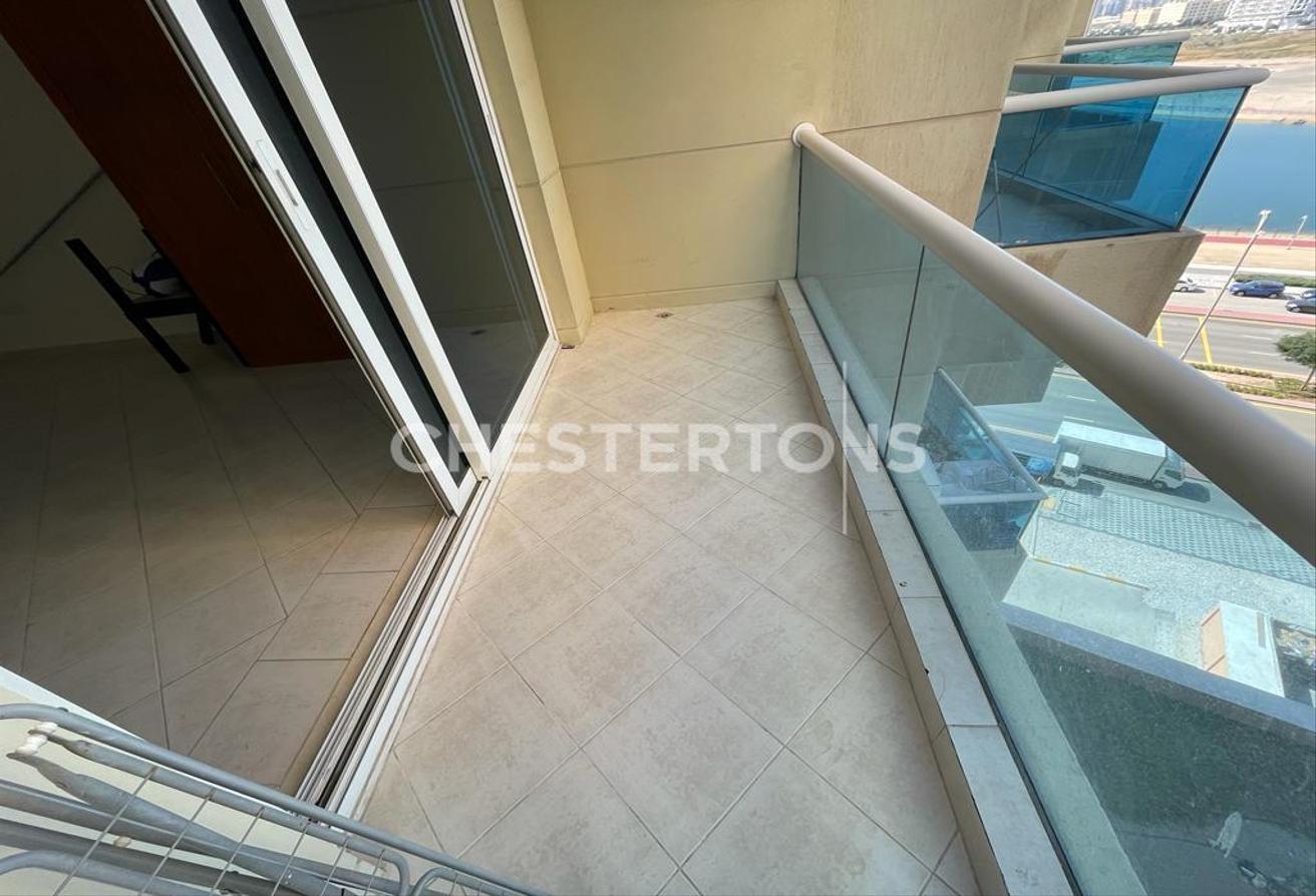 UPGRADED STUDIO | LAKE VIEW | FURNISHED APT photo 8