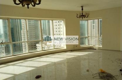 Apartment - 2 Bedrooms - 3 Bathrooms for rent in Blue Tower - Al Majaz 3 - Al Majaz - Sharjah