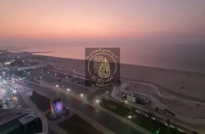 Apartment - 3 Bedrooms - 4 Bathrooms for rent in Corniche Tower - Ajman Corniche Road - Ajman