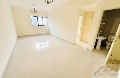 Apartment - 1 Bedroom - 2 Bathrooms for rent in Muwailih Building - Muwaileh - Sharjah