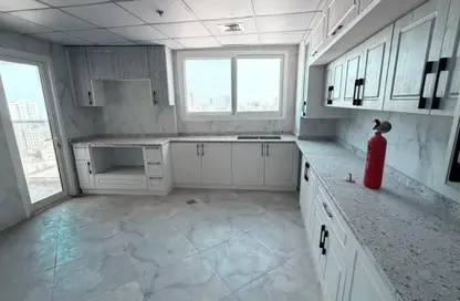 شقة - 3 غرف نوم - 4 حمامات للايجار في مساكن كورنيش عجمان - طريق كورنيش عجمان - عجمان