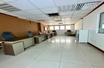 مركز أعمال - استوديو - 2 حمامات للايجار في بناية الكاظم - منطقة حديقة الكرامة - الكرامة - دبي
