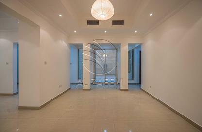 Villa - 3 - 4 for sale in Mushrif Gardens - Al Mushrif - Abu Dhabi