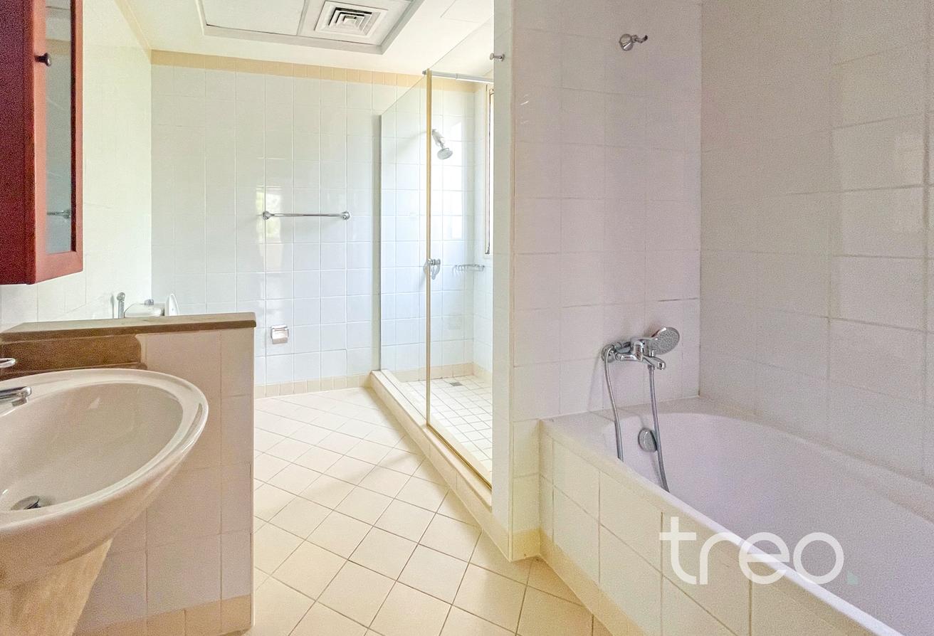 3 Bed Villa | Well Maintained | Vacant photo 13