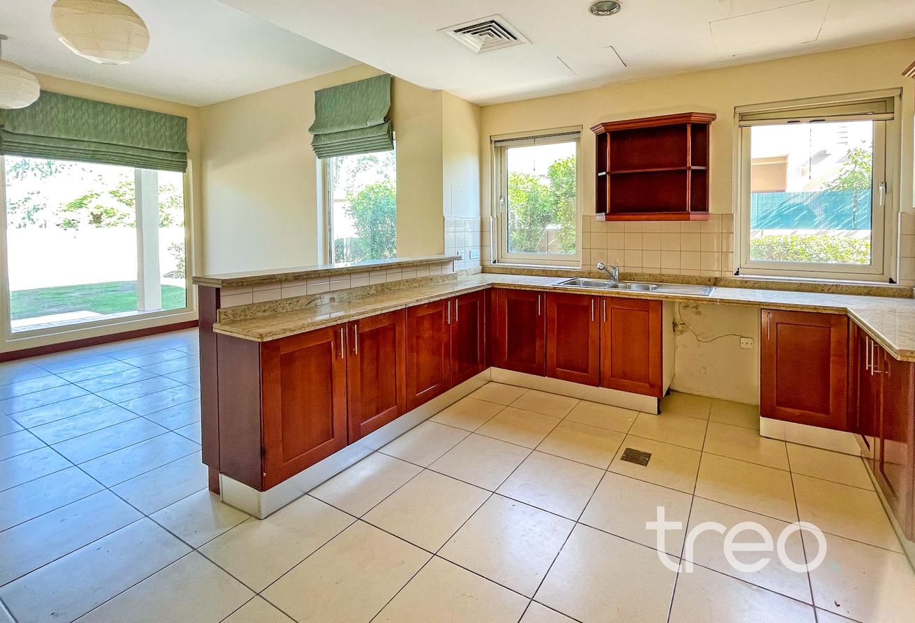 3 Bed Villa | Well Maintained | Vacant photo 10