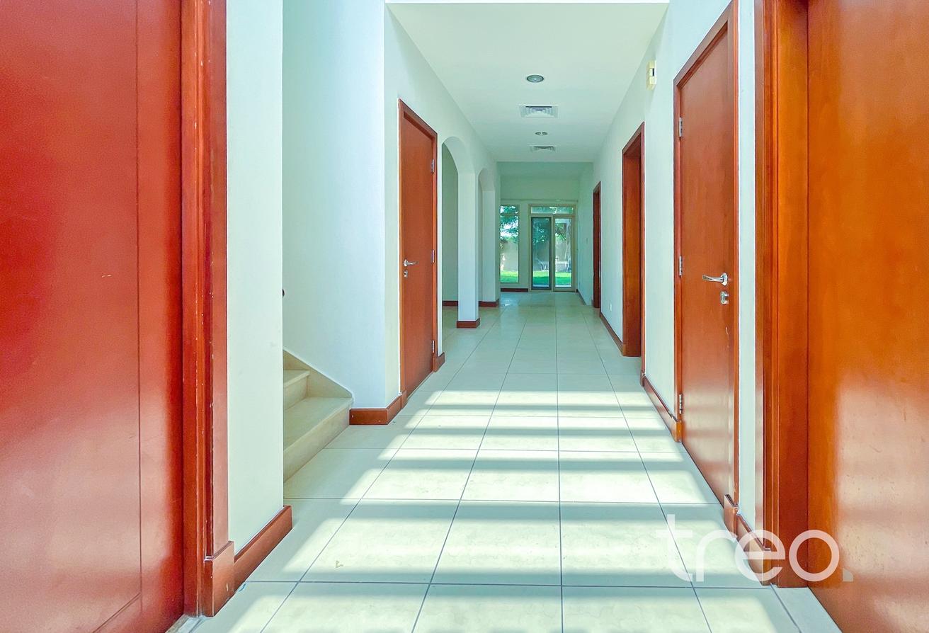 3 Bed Villa | Well Maintained | Vacant photo 12