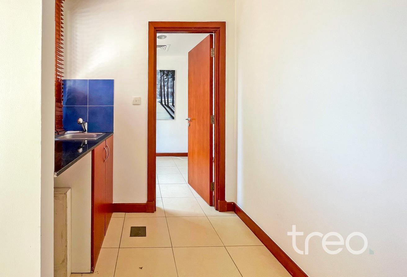 3 Bed Villa | Well Maintained | Vacant photo 21