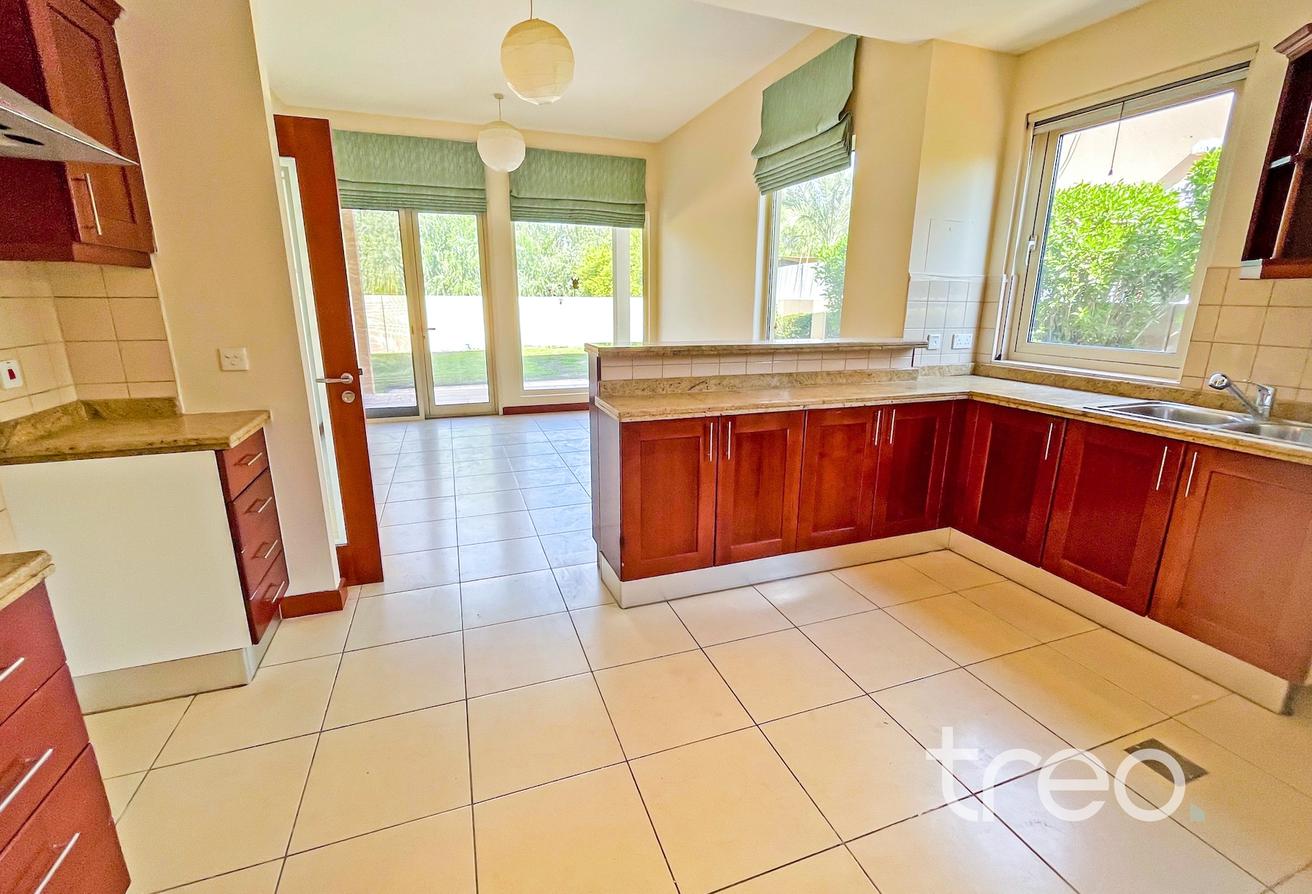 3 Bed Villa | Well Maintained | Vacant photo 11