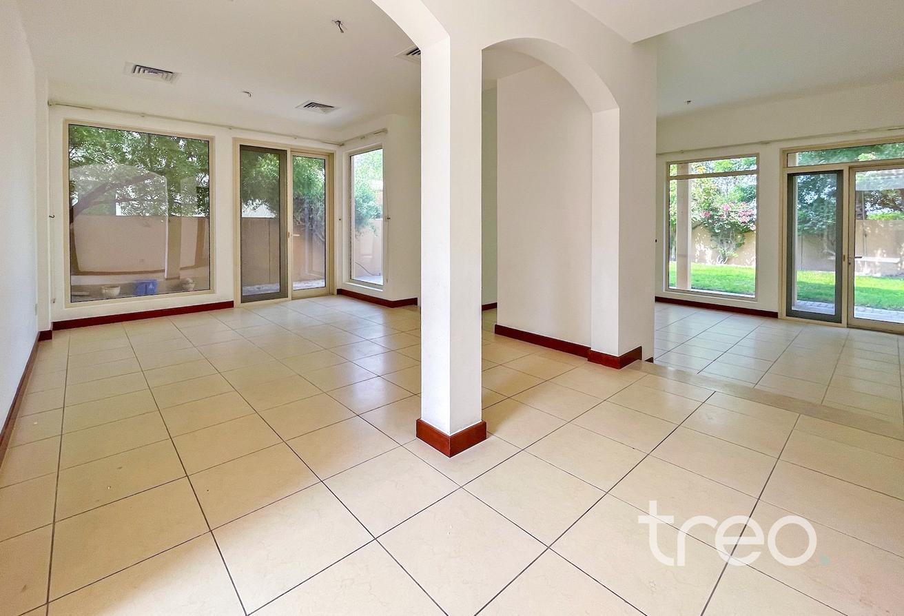 3 Bed Villa | Well Maintained | Vacant photo 6