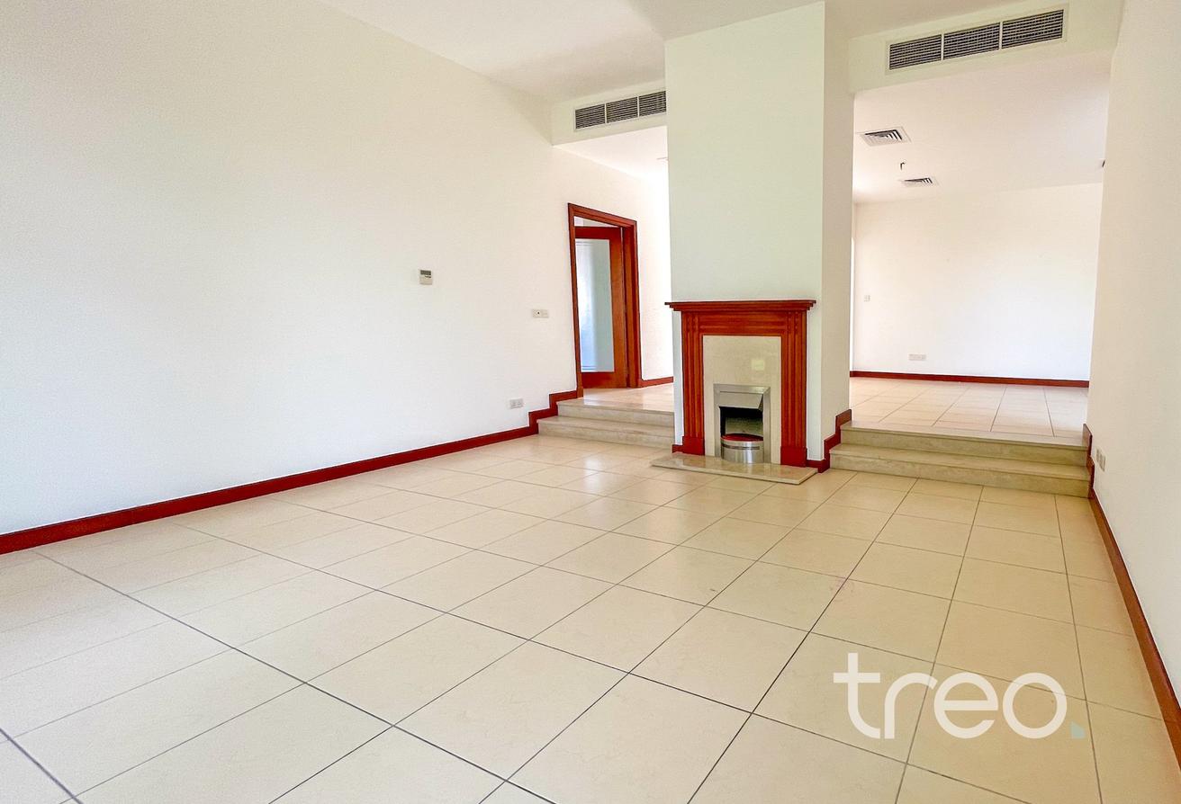 3 Bed Villa | Well Maintained | Vacant photo 3