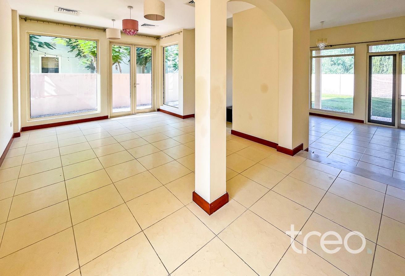 3 Bed Villa | Well Maintained | Vacant photo 7