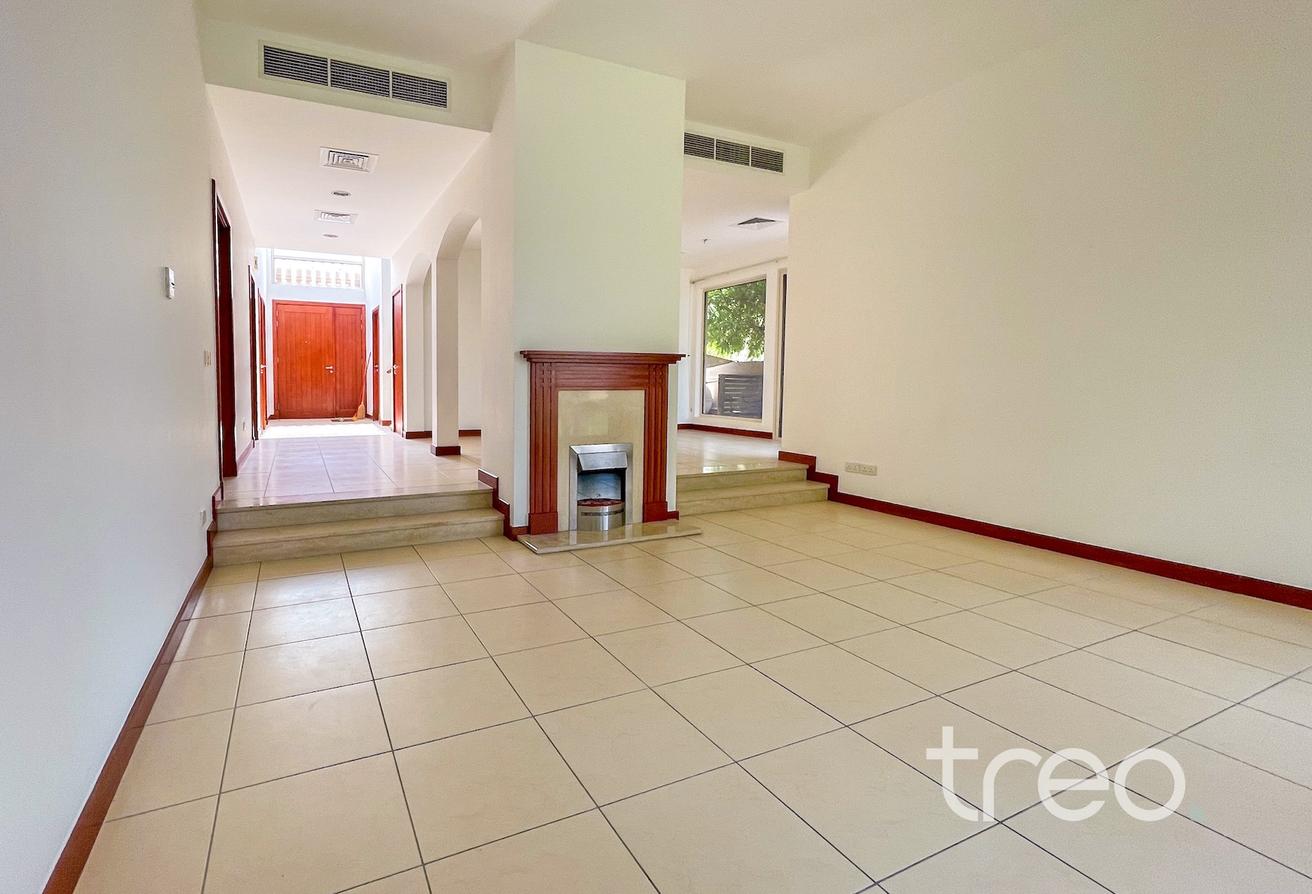 3 Bed Villa | Well Maintained | Vacant photo 4