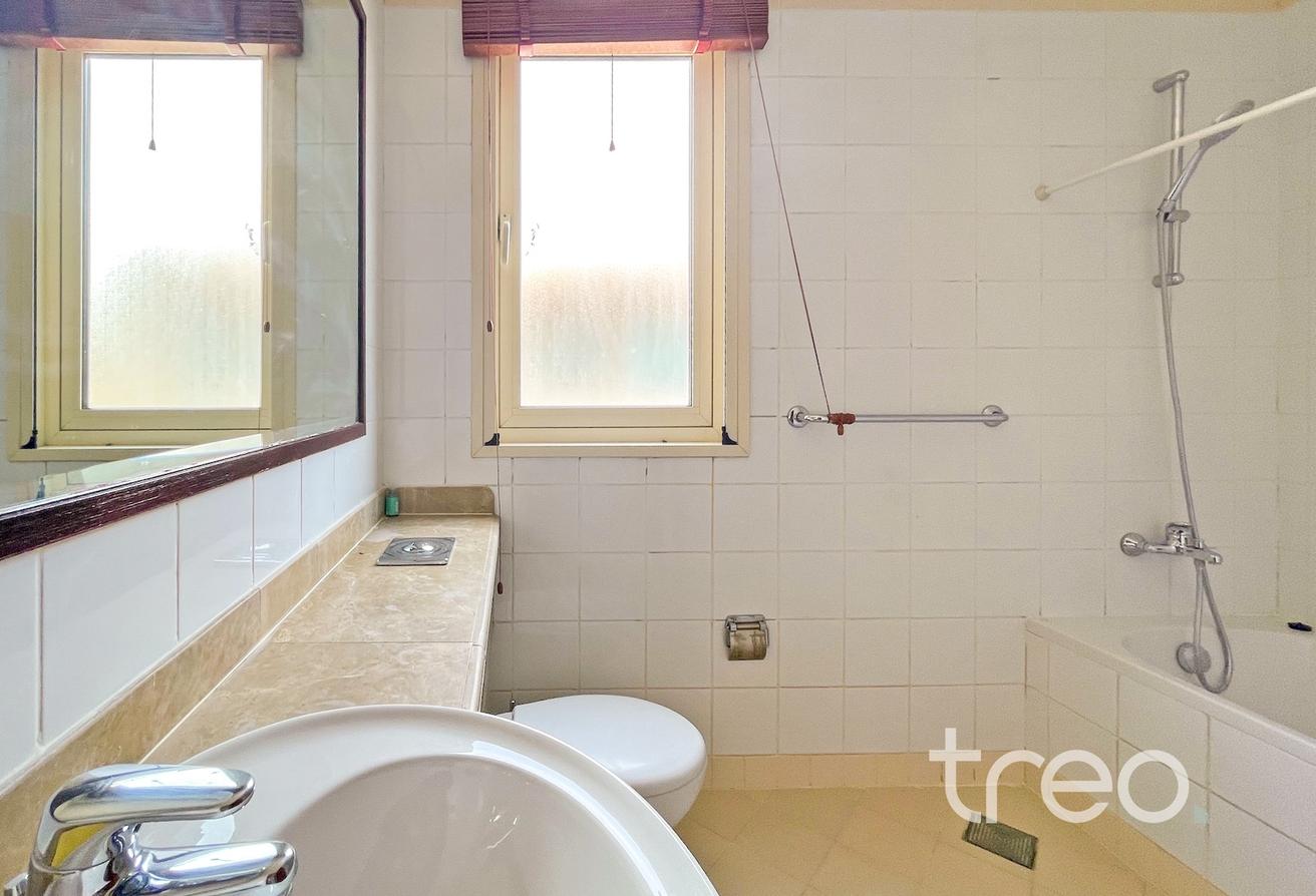 3 Bed Villa | Well Maintained | Vacant photo 16