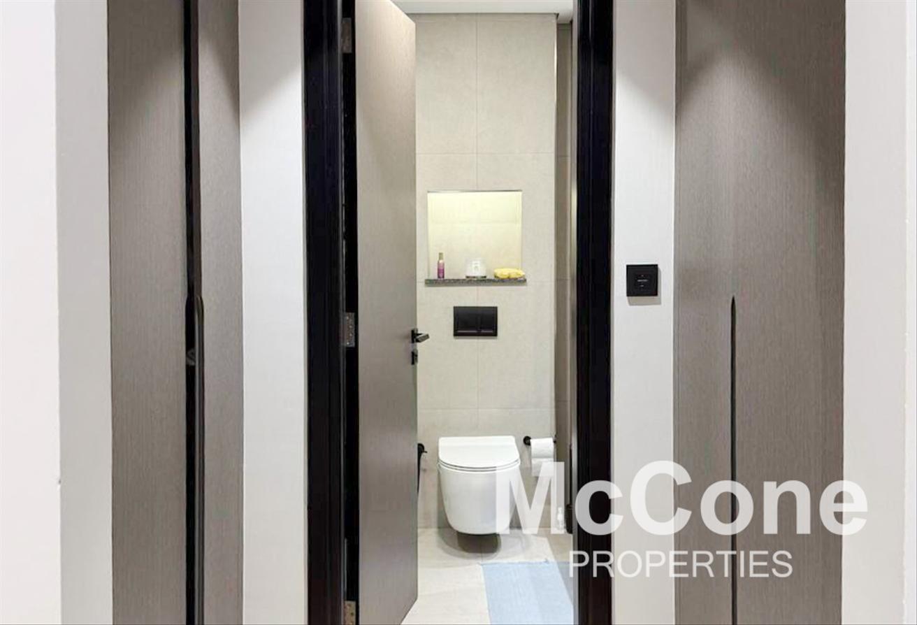 Prime Location | Furnished | Spacious photo 10