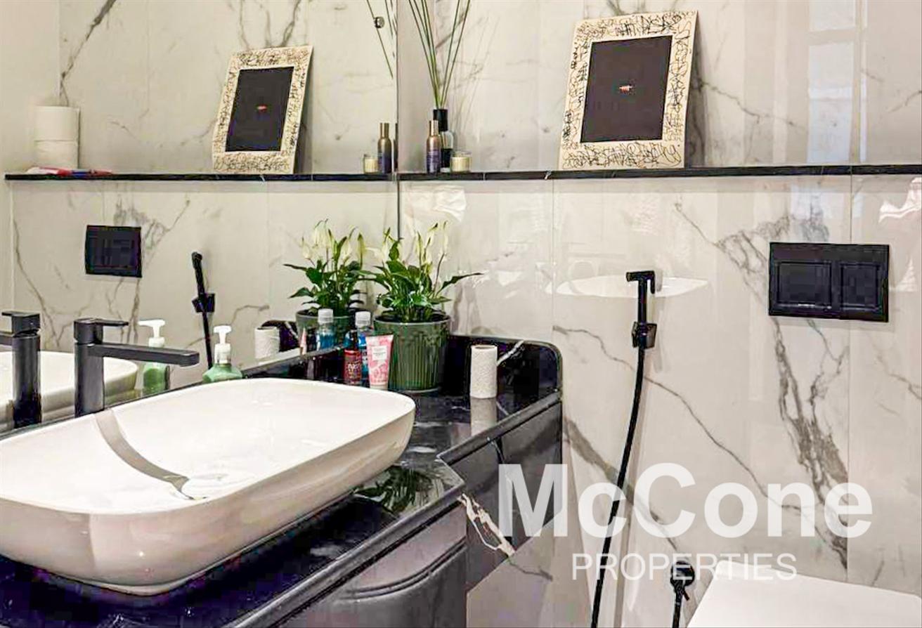 Prime Location | Furnished | Spacious photo 11