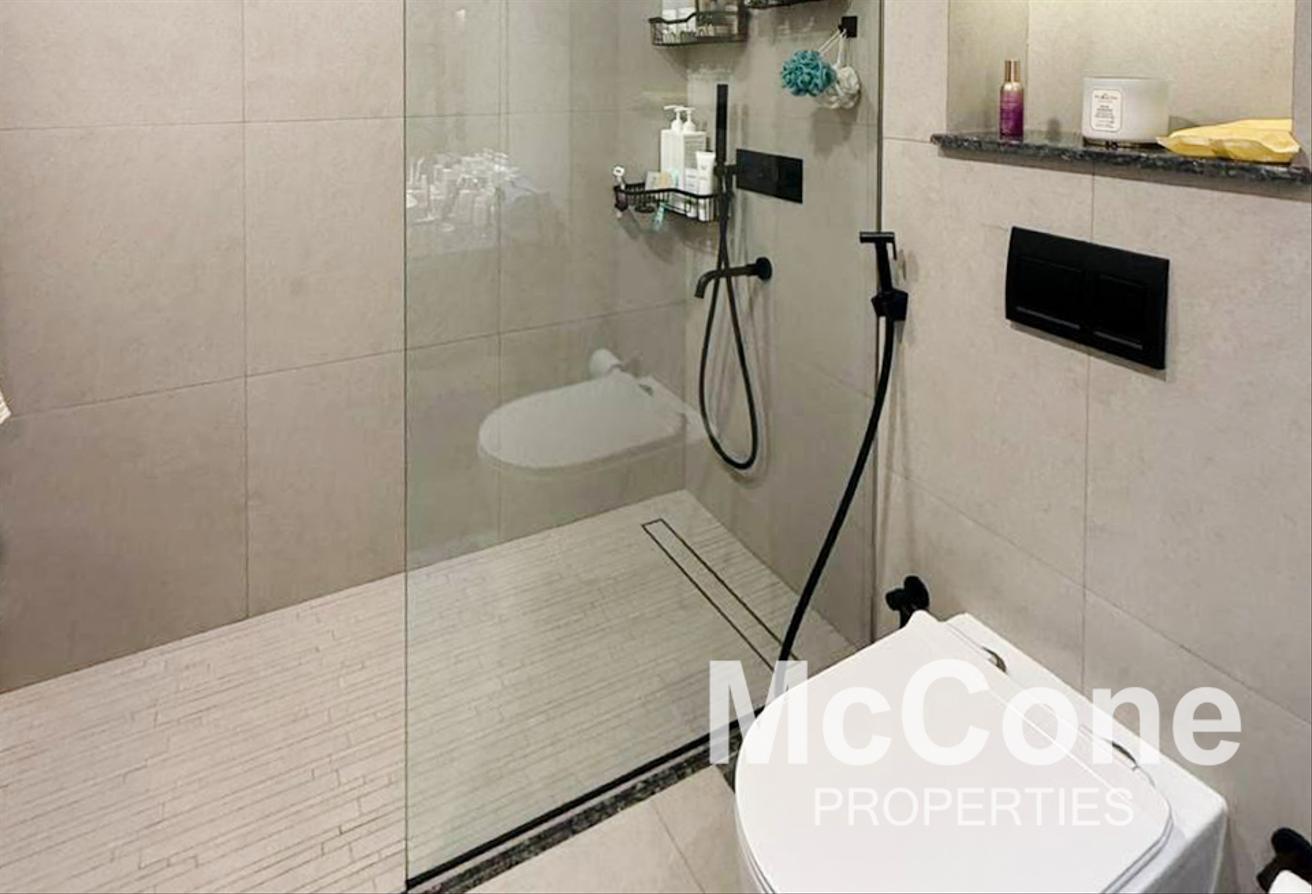 Prime Location | Furnished | Spacious photo 12
