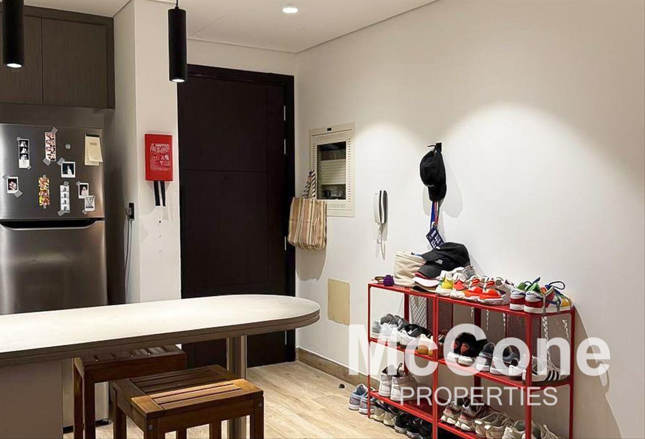 Prime Location | Furnished | Spacious photo 4