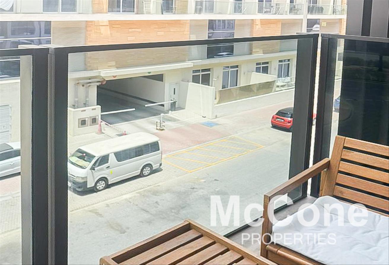 Prime Location | Furnished | Spacious photo 13