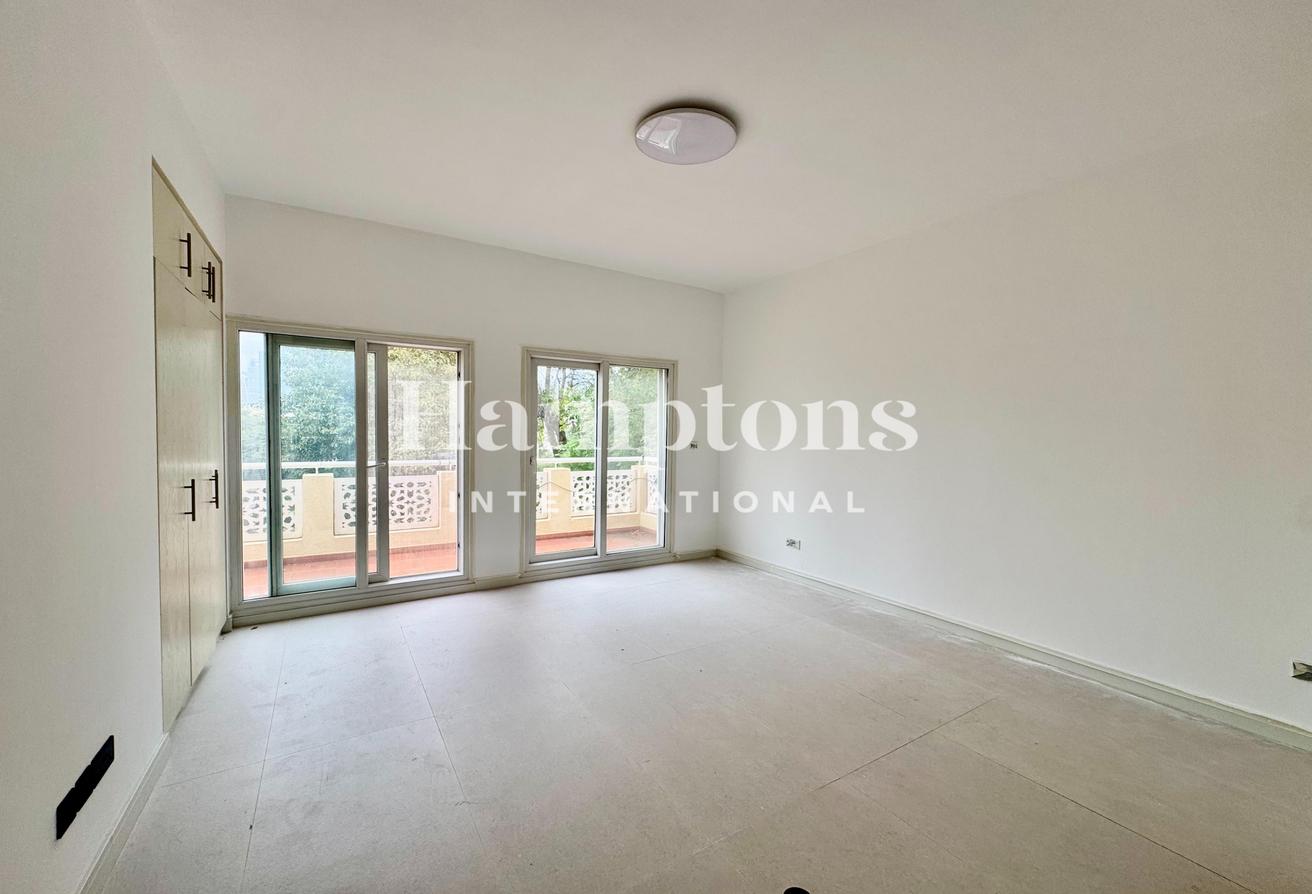 Upgraded | Great Location | Vacant | Spacious photo 11