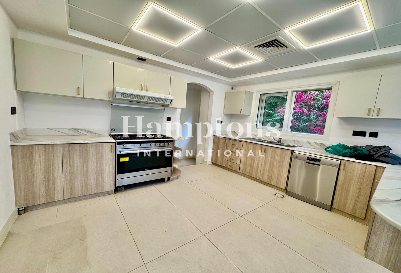Upgraded | Great Location | Vacant | Spacious photo 4