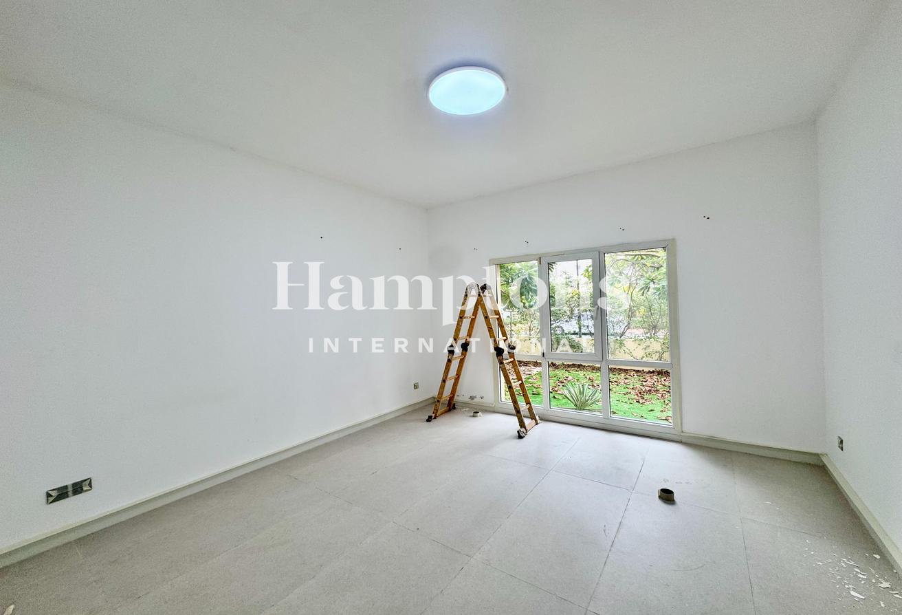 Upgraded | Great Location | Vacant | Spacious photo 9