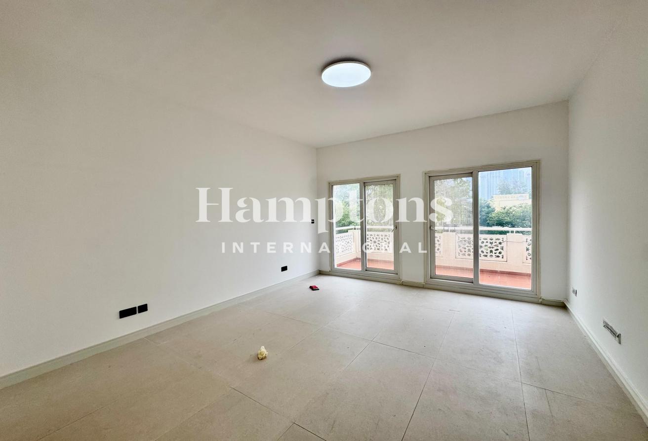 Upgraded | Great Location | Vacant | Spacious photo 8