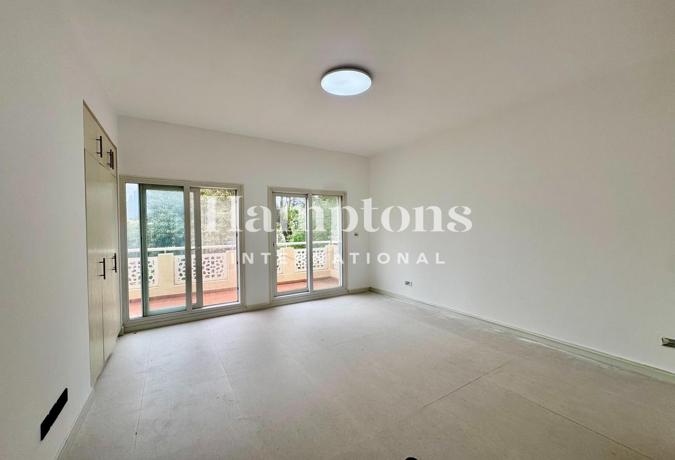 Upgraded | Great Location | Vacant | Spacious photo 10