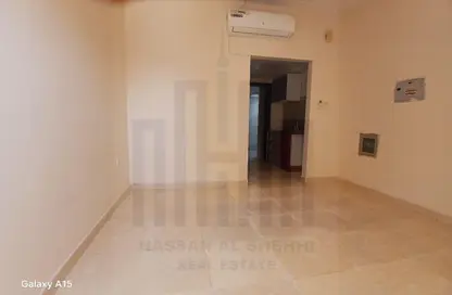 Apartment - 1 Bathroom for rent in Muwailih Building - Muwaileh - Sharjah