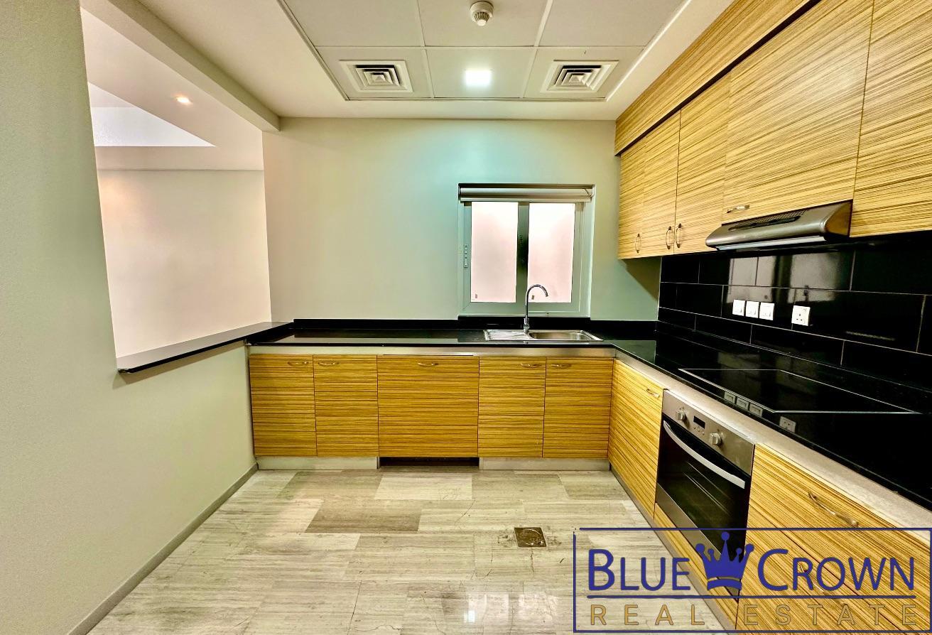 TOP FLOOR 1BEDROOM photo 4