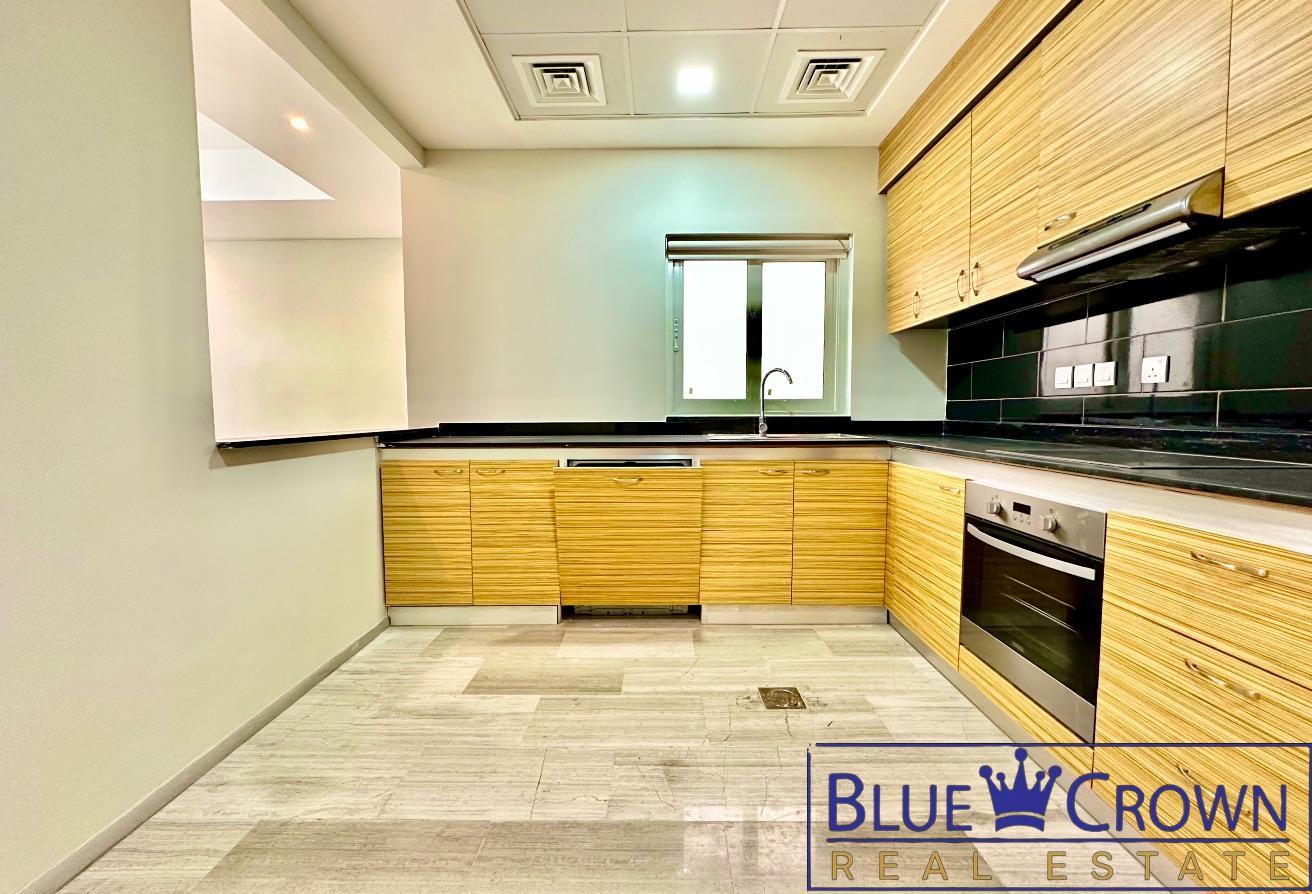 TOP FLOOR 1BEDROOM photo 2