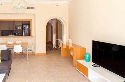 Apartment - 2 Bedrooms - 3 Bathrooms for rent in Al Das - Shoreline Apartments - Palm Jumeirah - Dubai
