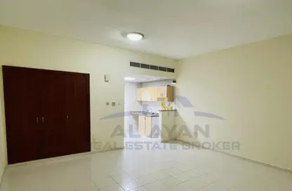 شقة - 1 حمام للايجار في L03 - طراز يوناني - المدينة العالمية - دبي