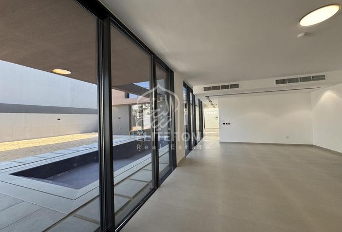 67710275 - Property Image 3
