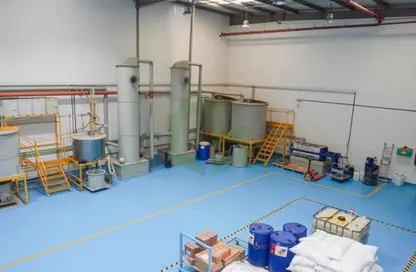 مصنع - استوديو - 2 حمامات للبيع في المنطقة الحرة بمطار الشارقة - الشارقة