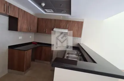 شقة - غرفة نوم - 2 حمامات للإيجار في جولف فيو ريزدنس - مدينة دبي الرياضية - دبي