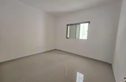 شقة - غرفة نوم - 1 حمام للايجار في النباعة - الشارقة شقة - غرفة نوم - 1 حمام للايجار في النباعة - الشارقة