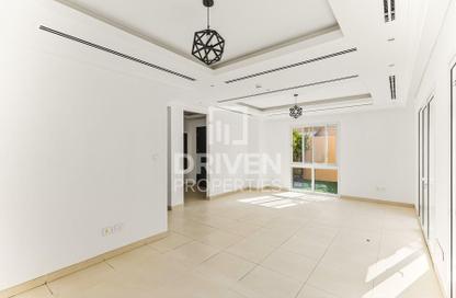Villa - 3 Bedrooms - 4 Bathrooms for rent in Villa Lantana 1 - Villa Lantana - Dubai Science Park - Dubai