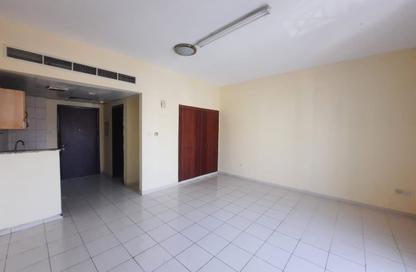 Apartment - Studio - 1 Bathroom for rent in Building Y20 - England Cluster - International City - Dubai