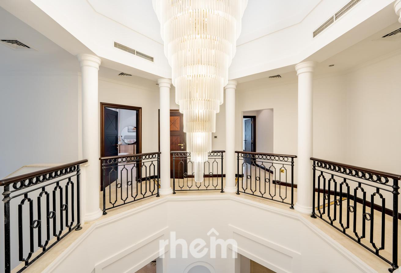 Luxurious Villa Living | Exclusive Garden Home photo 14